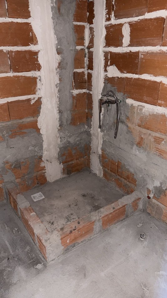 Casa en construccion sobre calle Tobas entre El Cuando y Calchaquies