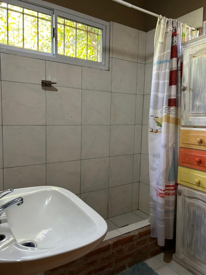 Cabaña con ampliacion sobre amplio lote de 1.530 m² en Punta Indio