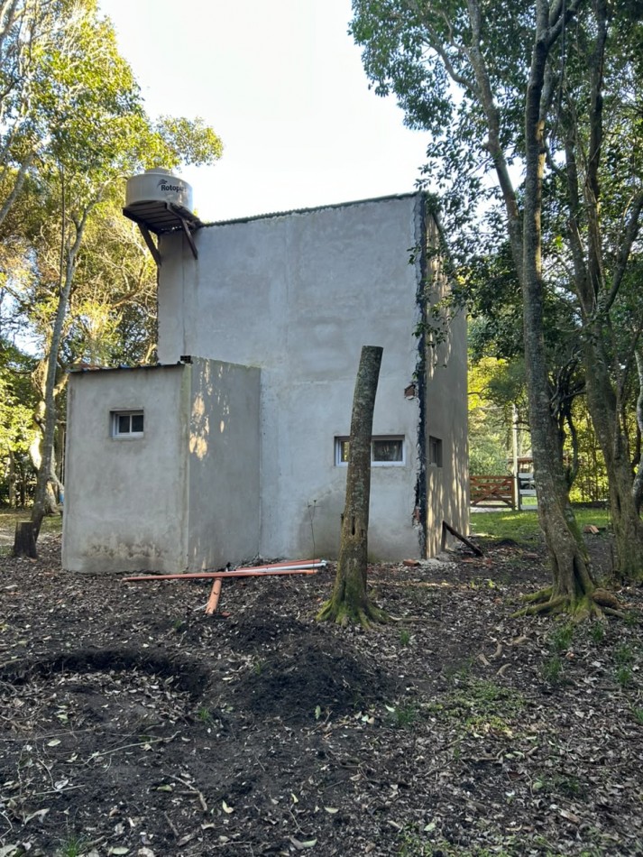 En venta casa en construccion sobre lote de 10x60 calle Sarmiento e Calfucura y Landa, Punta Indio