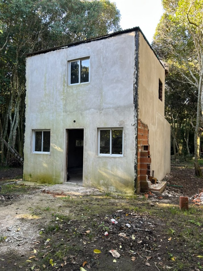 En venta casa en construccion sobre lote de 10x60 calle Sarmiento e Calfucura y Landa, Punta Indio