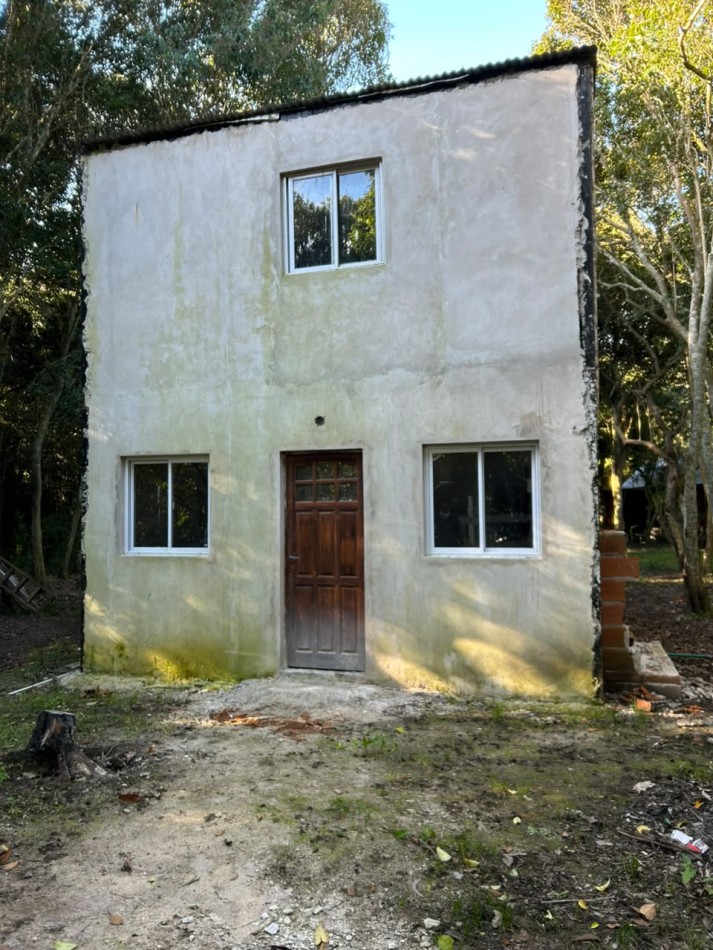 En venta casa en construccion sobre lote de 10x60 calle Sarmiento e Calfucura y Landa, Punta Indio