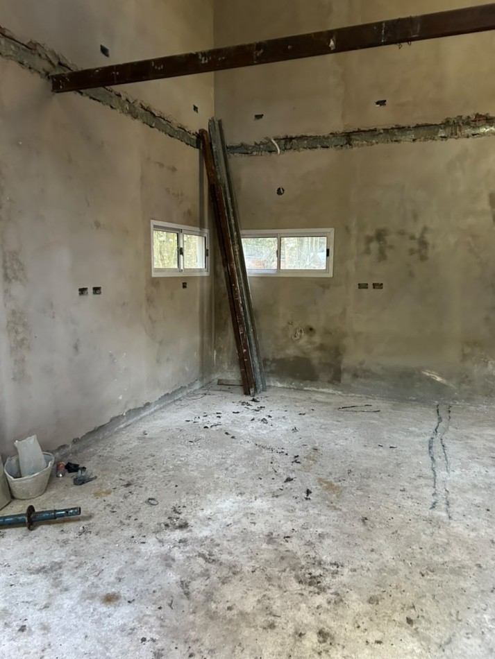 En venta casa en construccion sobre lote de 10x60 calle Sarmiento e Calfucura y Landa, Punta Indio